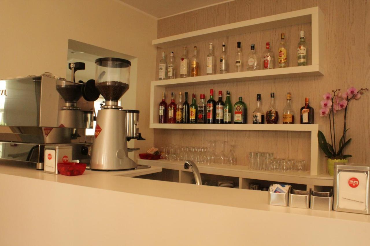 ריצ'יונה Hotel Clara מראה חיצוני תמונה