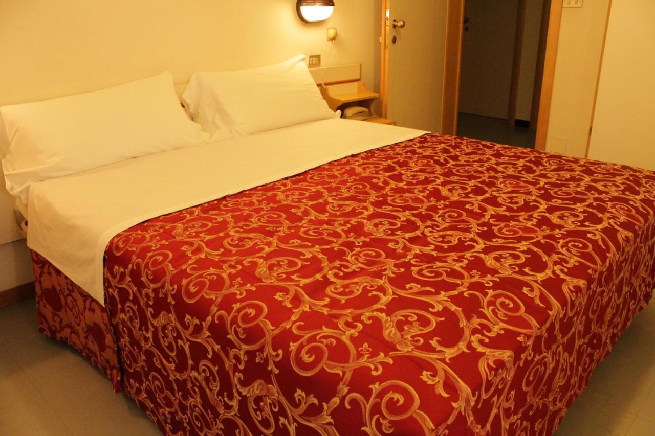 ריצ'יונה Hotel Clara מראה חיצוני תמונה