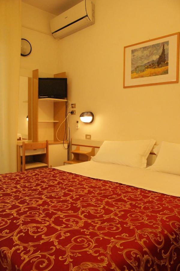 ריצ'יונה Hotel Clara מראה חיצוני תמונה