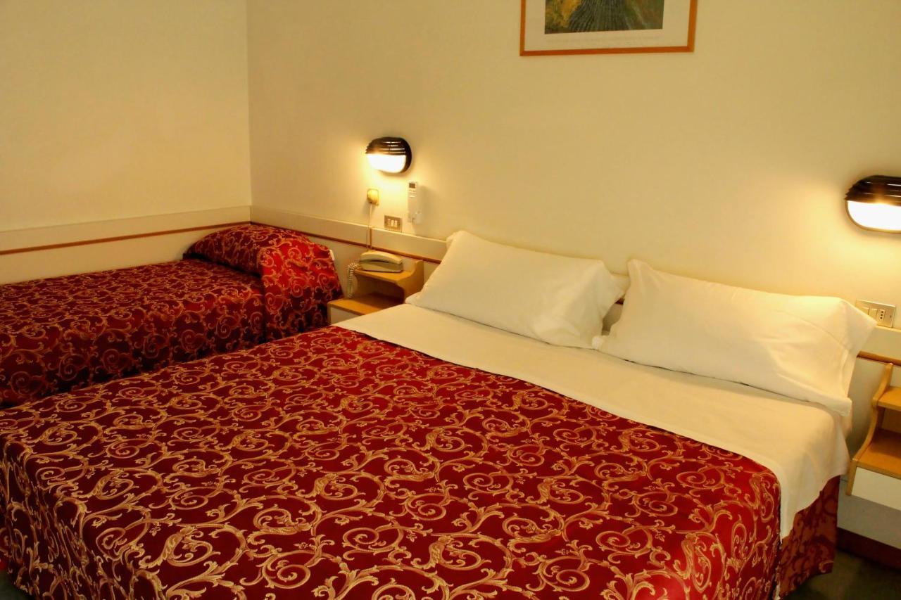 ריצ'יונה Hotel Clara מראה חיצוני תמונה