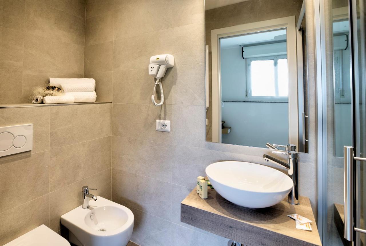 ריצ'יונה Hotel Clara מראה חיצוני תמונה