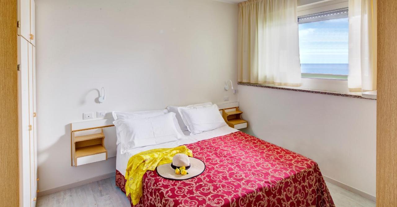 ריצ'יונה Hotel Clara מראה חיצוני תמונה
