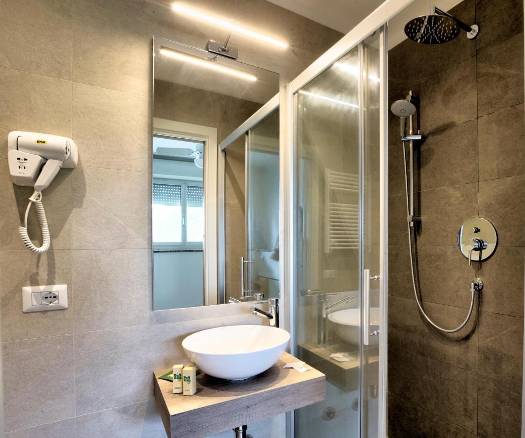 ריצ'יונה Hotel Clara מראה חיצוני תמונה
